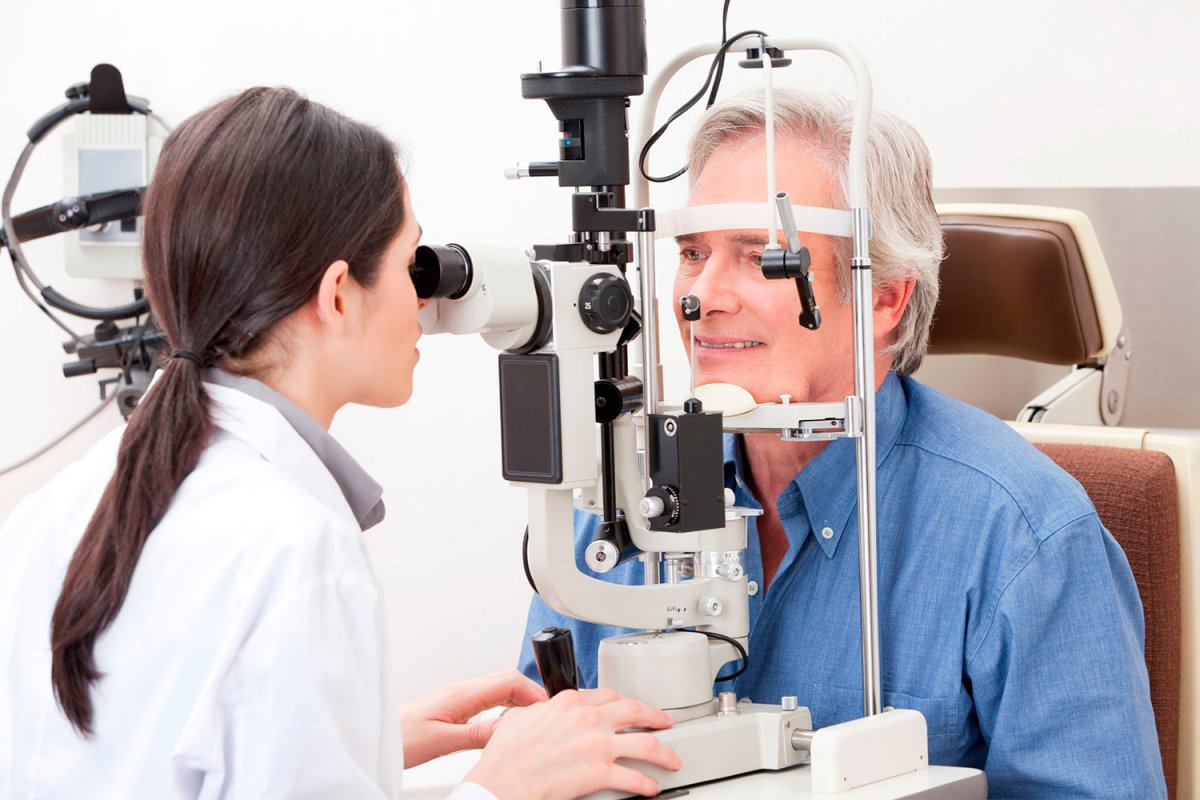 Фото офтальмологии. Врач глаукоматолог. Дисцизия вторичной катаракты. Врач офтальмолог Кан.